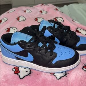 Nike Black and Light Blue Low-Top Sneakers